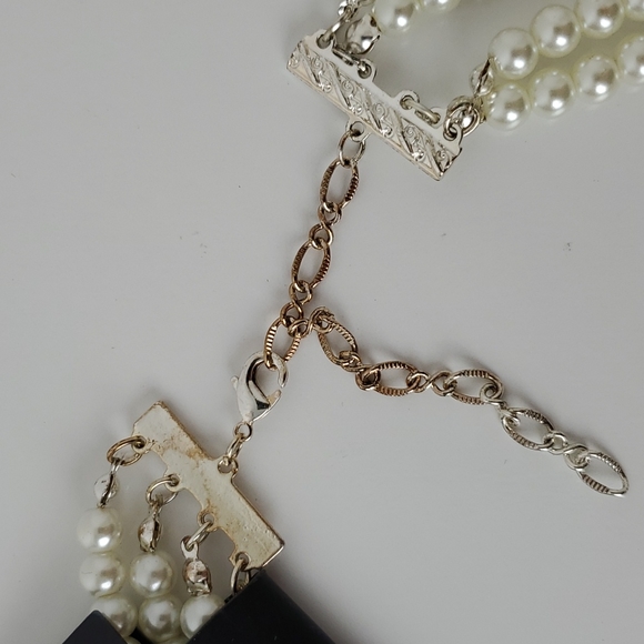 Vieste Faux Pearl Knot Necklace - Picture 4 of 17